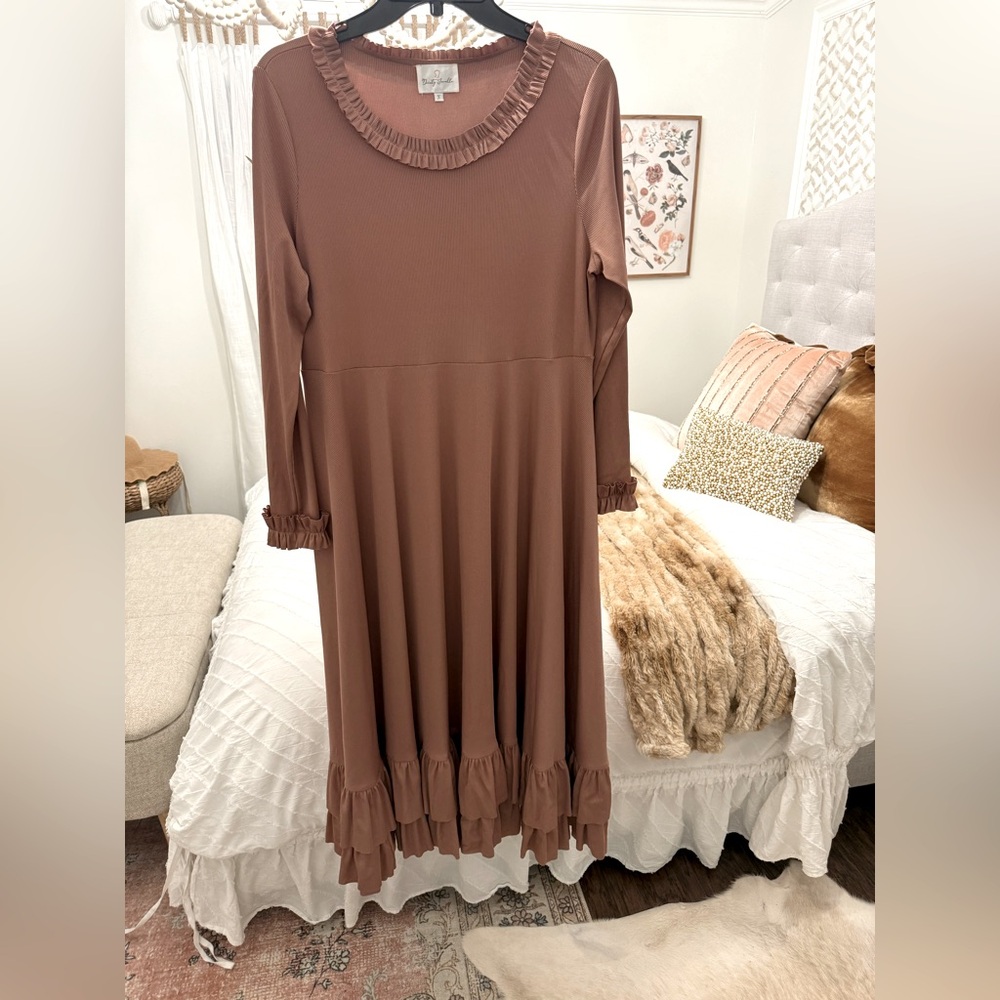 Dainty Jewell’s stretchy mauve dress with ruffles